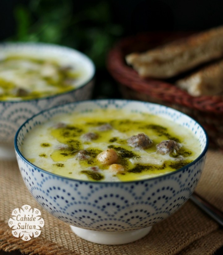 Yoğurtlu köfteli çorba