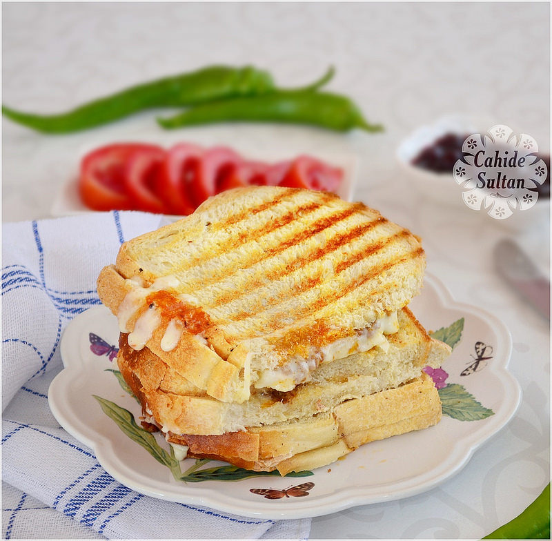 Kıymalı Tost Tarifi