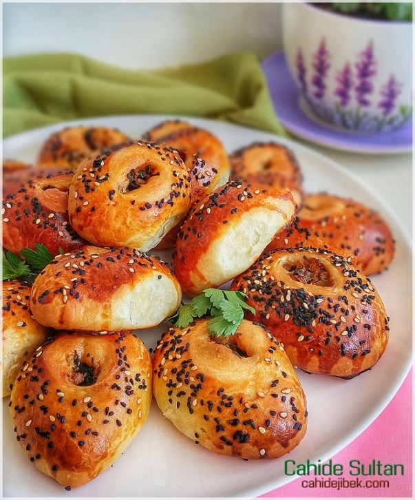 Ispanaklı karnıyarık poğaça kıymalı poğaça