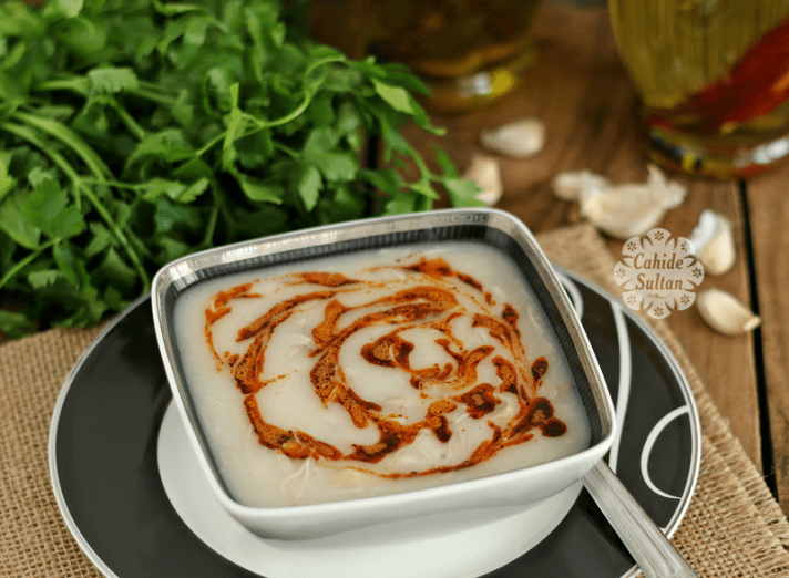 Tavuklu paça çorbası (Yatay)